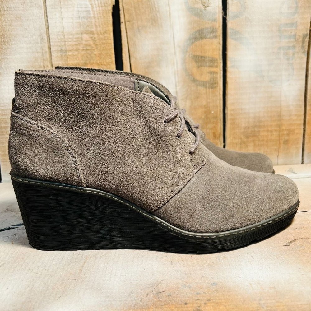 Clarks Hazen Charm Chukka Wedge Booties- Women/ Color: Grey/ Size 9